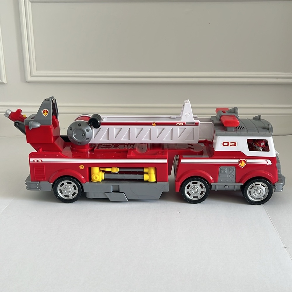 Paw Patrol Ultimate Rescue Fire Truck w/Extendable 2 ft. Tall Ladder Marshall - Picture 13 of 17